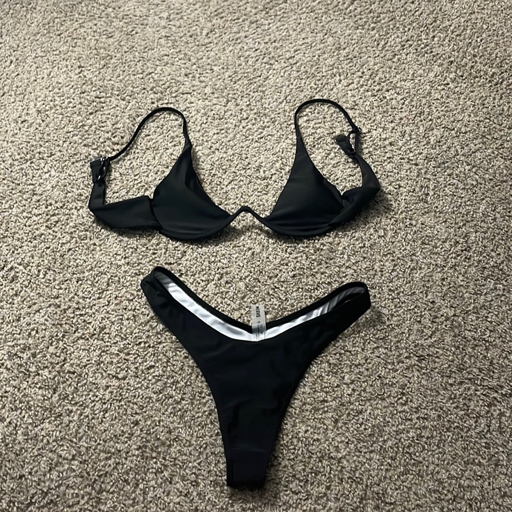 Black bikini